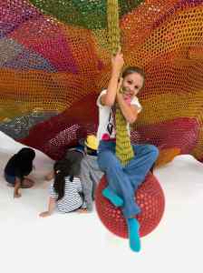 Eden dans le "Wood of Nets", aire de jeux de l'Open Air Museum, Hakone