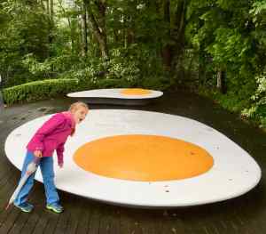 Oeufs sur le plat géants, Eden a une petite faim. Open Air Museum, Hakone