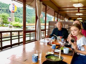 Vieux Guide, pâtes vertes et Vue sur le fleuve, Uji
