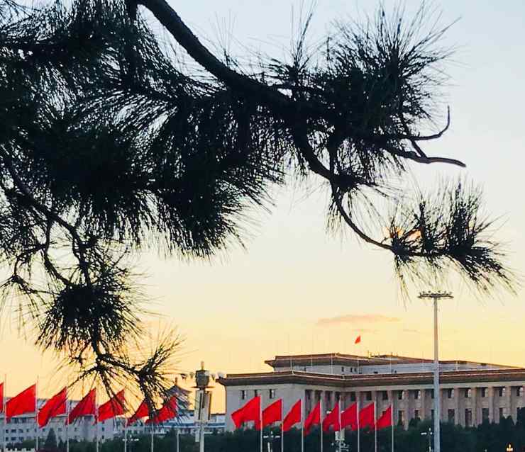 Coucher de soleil place Tian'anmen - Drapeaux Chinois - Pékin - Chine