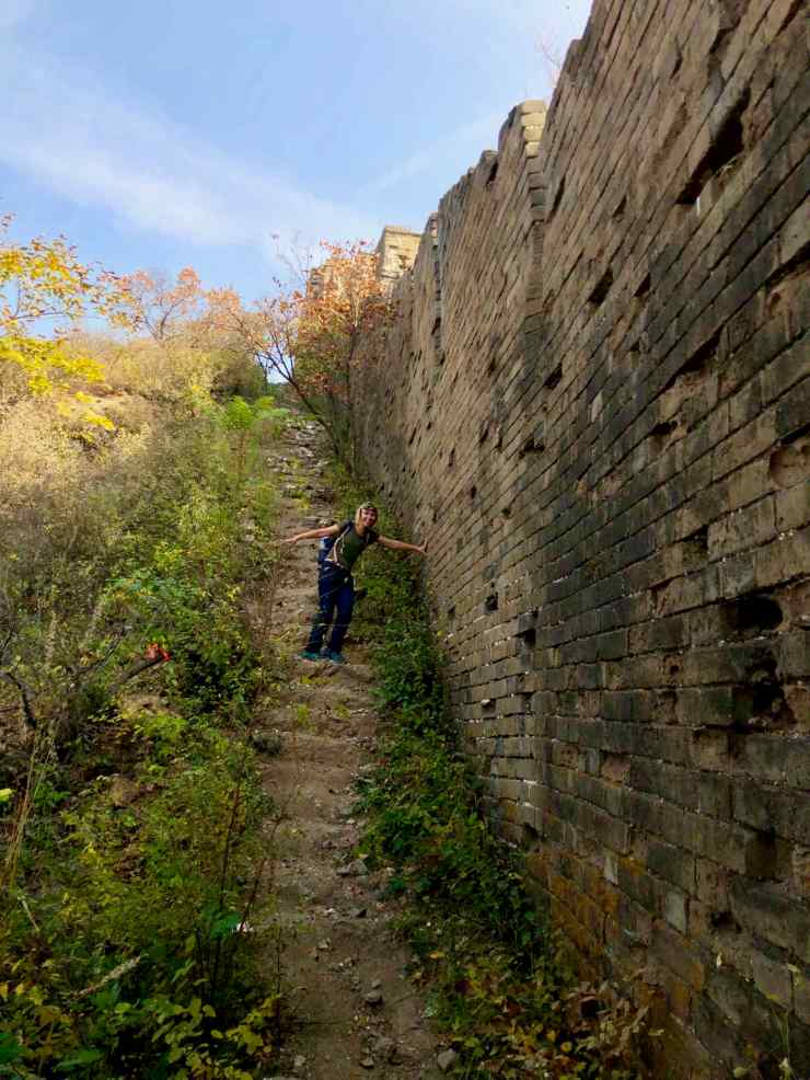 Descendre de la Muraille. Attention, ça glisse ! Grande Muraille - Jinshanling - Chine