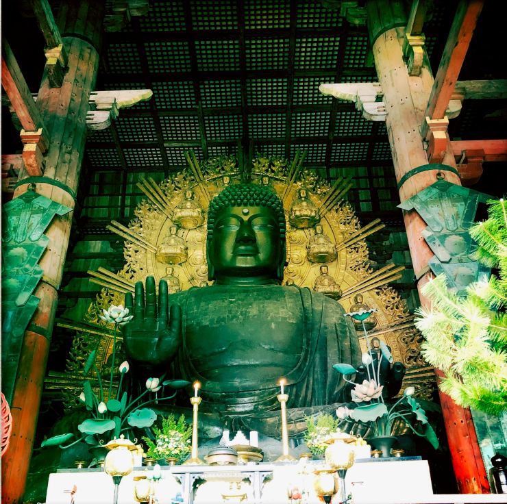 Grand Bouddha de Nara, vu de face. "Peace"