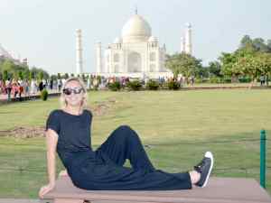 Juliette devant le Taj Mahal - Photo Kitch - Agra - Inde
