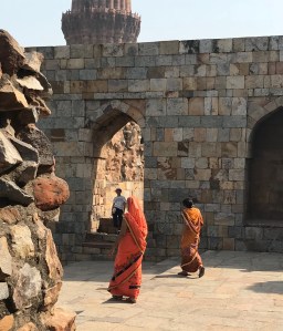 Jolis saris -Qutb Minar - Delhi - Inde