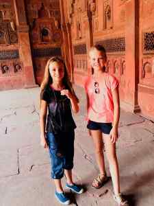Eden et sa copine Colombe - Agra - Inde