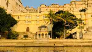 Vue sur le City Palace depuis le Lac Pichola - Udaipur - Rajasthan - Inde
