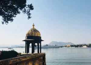 Vue sur le Lake Palace depuis le Jag Mandir - Udaipur - Rajasthan - Inde