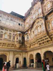 Jolies façades intérieures -Fort de Jodhpur - Rajasthan - Inde