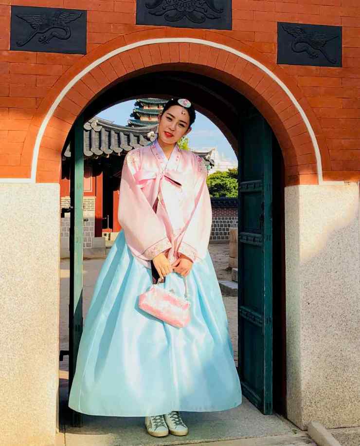 Jeune femme en habit traditionnel - Seoul - Corée