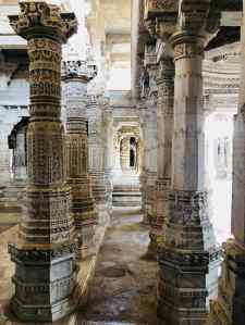 Colonnades - Ranakpur - Rajasthan - Inde