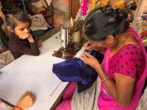 Couturière en action - Narlai - Rajasthan - Inde