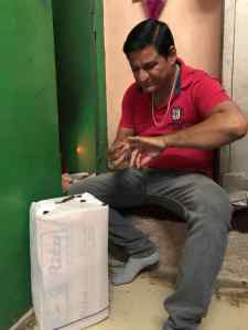 Opération cachetage du colis- Jodhpur - Rajasthan - Inde