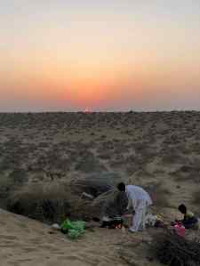 Préparation du repas et coucher de soleil- Désert du Thar - Rajasthan - Inde