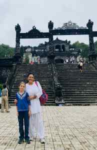 Eden et Ingrid sur une des plateformes du mausolée de Khai Dinh - Hue - Vietnam