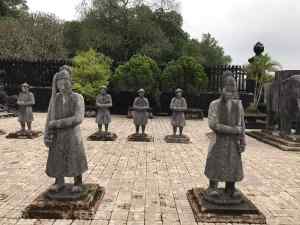 Soldats et Mandarins de pierre - Mausolée de Khai Dinh - Hue - Vietnam