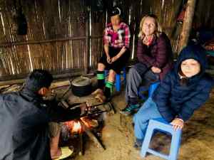 Chez Sing, autour du feu au petit matin- Région de Sapa - Vietnam