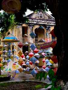 Chapeaux Vietnamiens dans la Cité Impériale - Hue - Vietnam