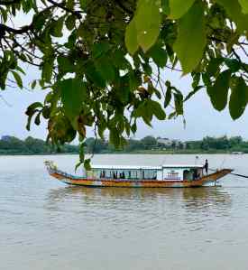 Bateau-dragon sur la rivière aux parfums - Hue - Vietnam