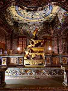 Khai Dinh dans son mausolée - Statue de bronze taille réelle - Hue - Vietnam