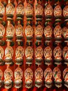 Dans le temple de la relique de la dent de Bouddha - Singapour