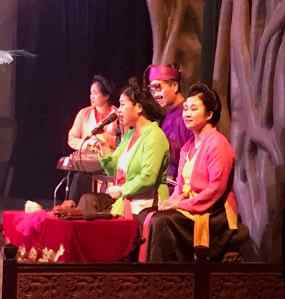 Chanteuses et musiciens - Théâtre de marionnettes - Hanoï - Vietnam