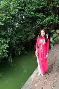 Jeune fille en tenue traditionnelle - Hanoï - Vietnam