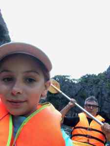 Kayak dans la baie d'Halong - Vietnam