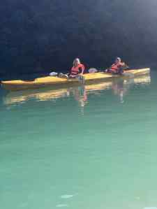 Kayak dans la baie d'Halong - Vietnam