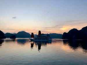 Coucher de soleil dans la Baie d'Halong - Vietnam