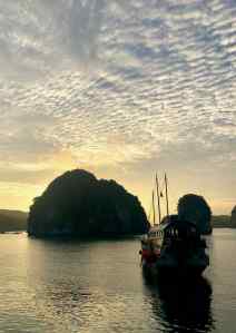 Coucher de soleil sur la Baie d'Halong - Vietnam
