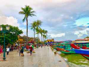 Promenade le long du fleuve - Hoi An - Vietnam