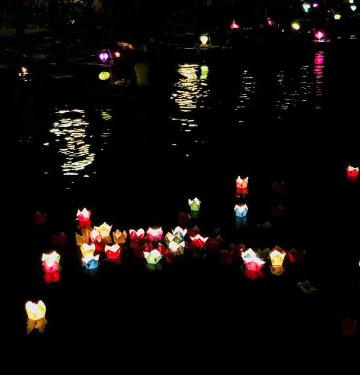 Petites lumières sur le fleuve - Hoi An - Vietnam