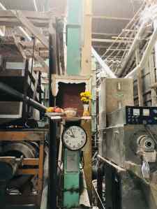 Autel des ancêtres dans l'entrepôt à riz - Can Tho - Vietnam