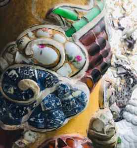 Détail de mosaïque en assiettes - Montagne de marbre - Da Nang - Vietnam