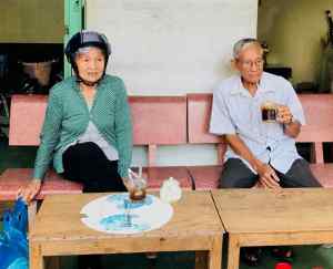 Pause café sur le marché de Can Tho - Vietnam