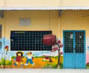 Jolie Ecole Vietnamienne et "tambour-sonnerie" - Can Tho - Vietnam