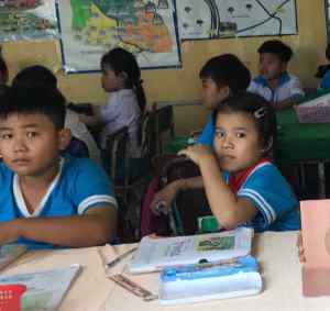Eleves studieux - Ecole autour de Can Tho - Vietnam