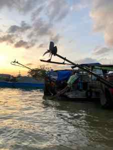 Le soleil se lève sur les bateaux du marché flottant - Can Tho - Vietnam