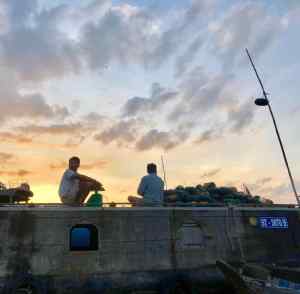 Le soleil se lève sur les bateaux du marché flottant - Can Tho - Vietnam