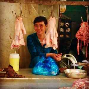 Marchande de tripes sur le marché de Can Tho - Vietnam