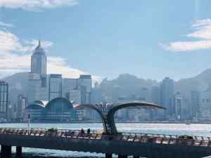 L'avenue des Stars et sa vue sur les gratte-ciels de l'Ile de Hong-Kong