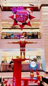 Version Hong-Kongaise du père Noël - Humour dans un mall