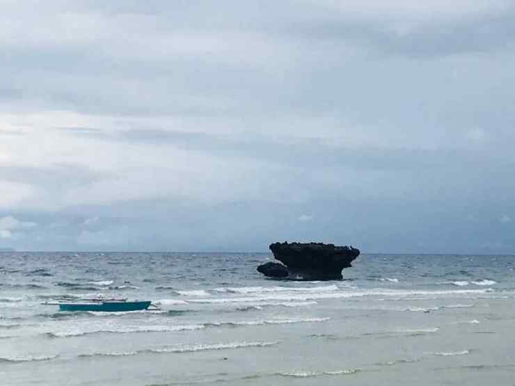 Rocher face à notre hôtel - Siquijor - Philippines