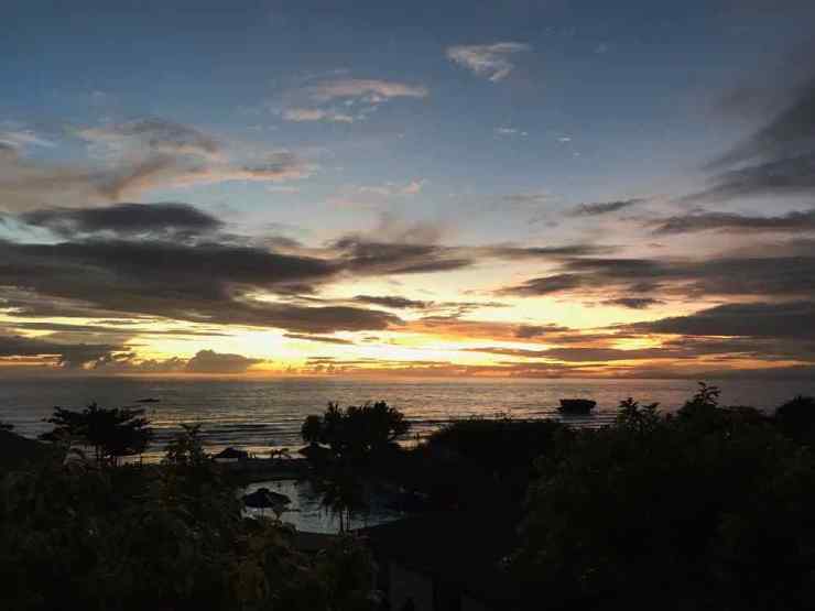 Coucher de soleil depuis notre chambre de l'hotel Sibaltan - Siquijor - Philippines