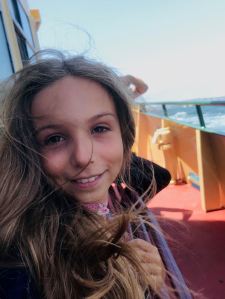 Petite fille chevaux au vent - Dans le ferry - Sydney - Australie