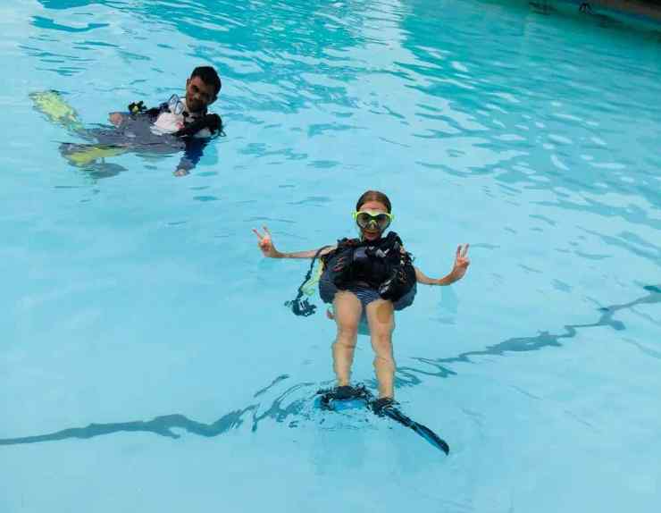 Eden, trop fière d'elle ! Baptême de plongée à Siquijor - Philippines