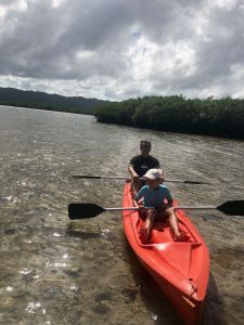 En kayak dans la mangrove - Pangangan Island - Bohol - Philippines