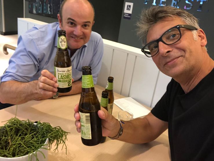 Jez et Geoffrey : Retrouvailles autour d'une bière, comme au bon vieux temps - Sydney - Australie