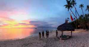 Coucher de soleil sur la plage du Coco Grove - Siquijor - Philippines