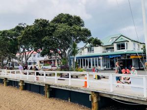 Promenade le long de la plage de Russel - Bay of Island - Nouvelle-Zélande